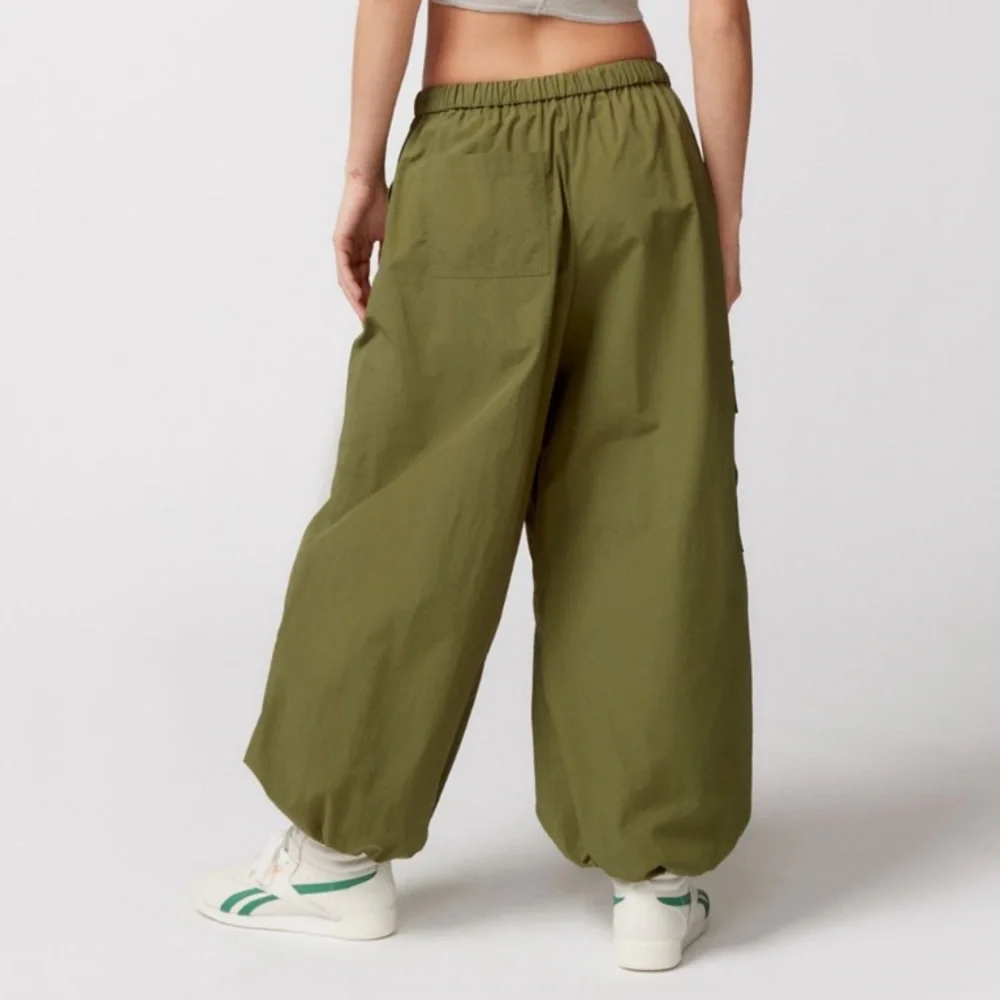 urban outfitters jana nylon balloon cargo pant - Picture 5 of 9